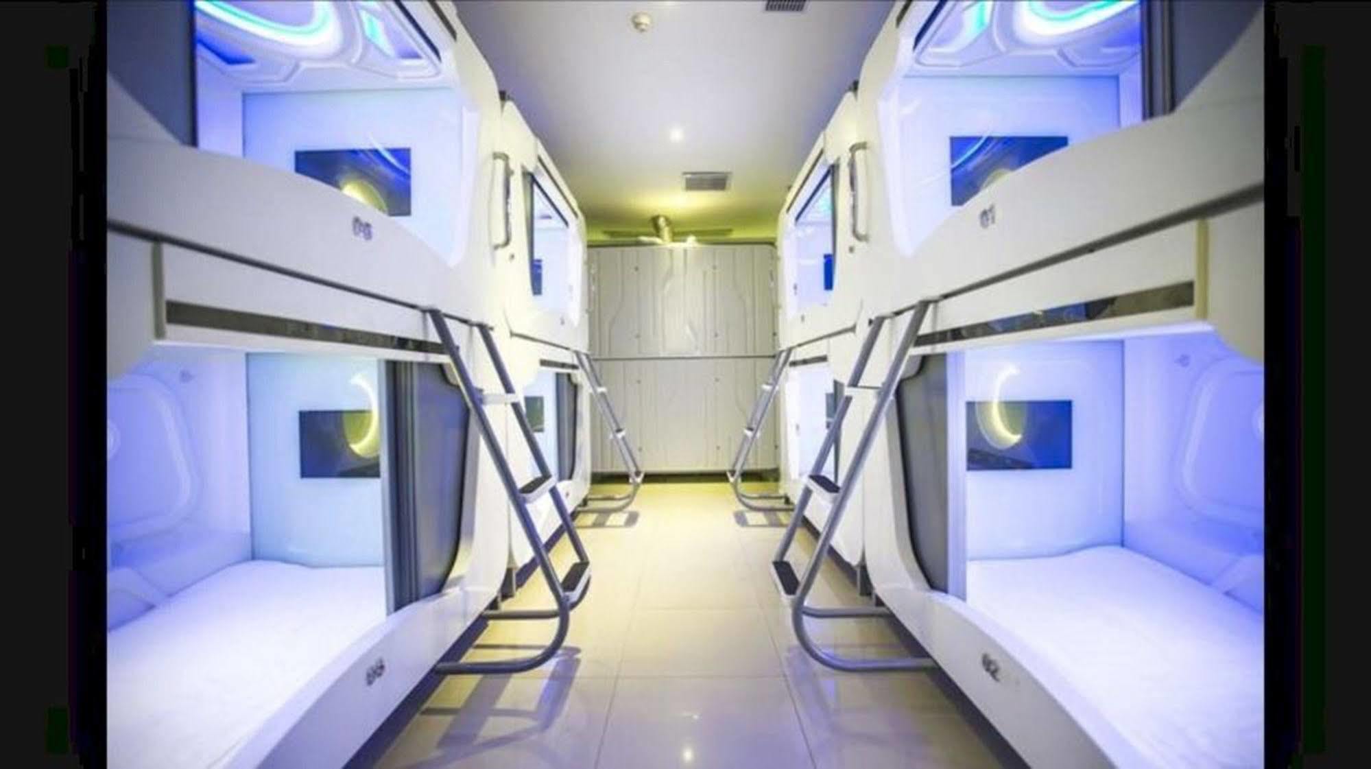 Time Capsule Hotel Джорджтаун Экстерьер фото