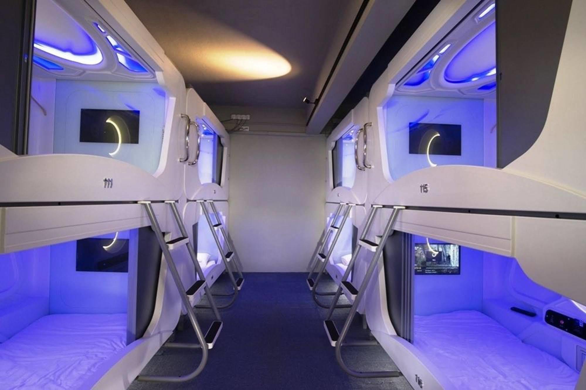 Time Capsule Hotel Джорджтаун Экстерьер фото