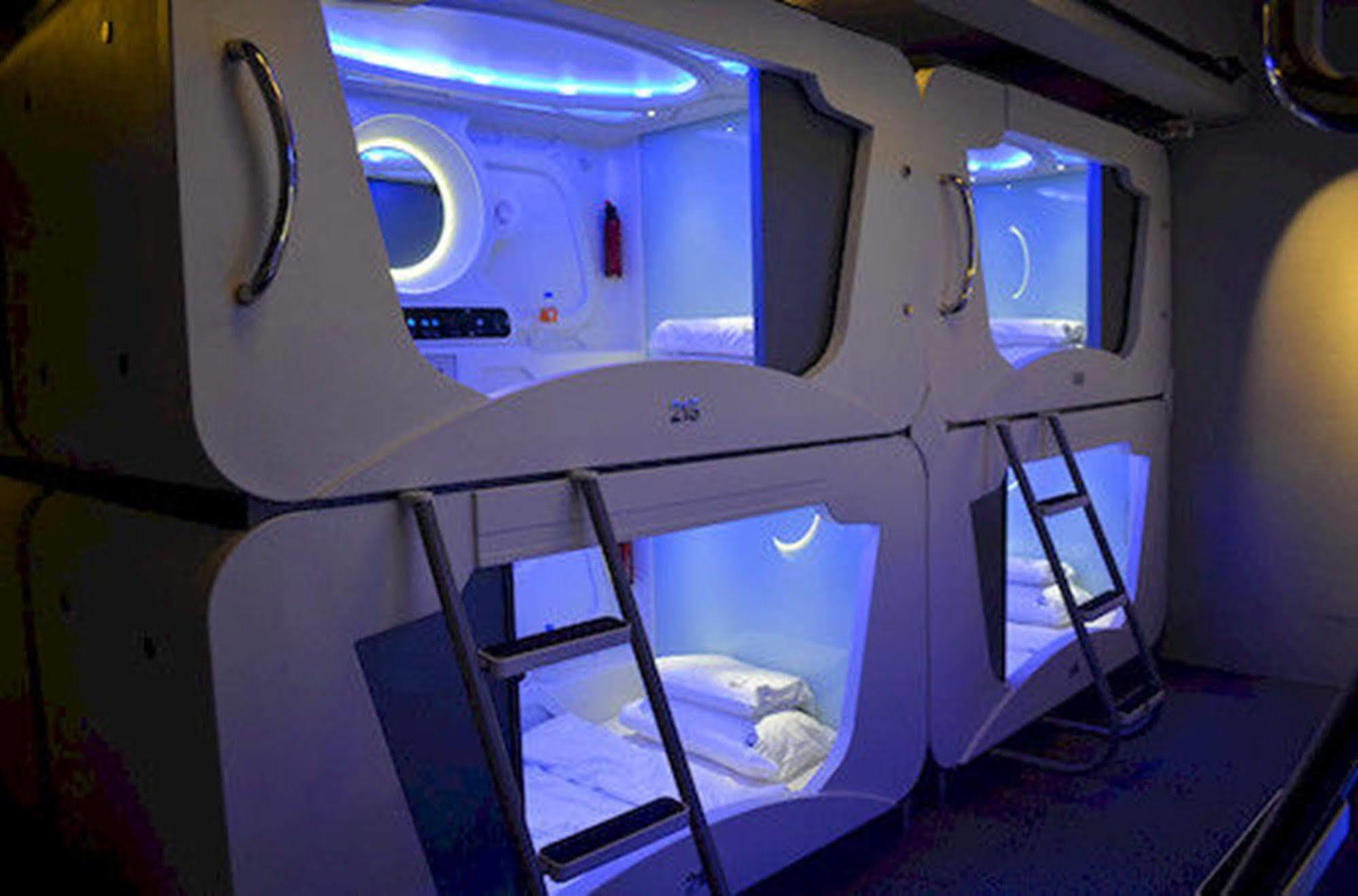 Time Capsule Hotel Джорджтаун Экстерьер фото